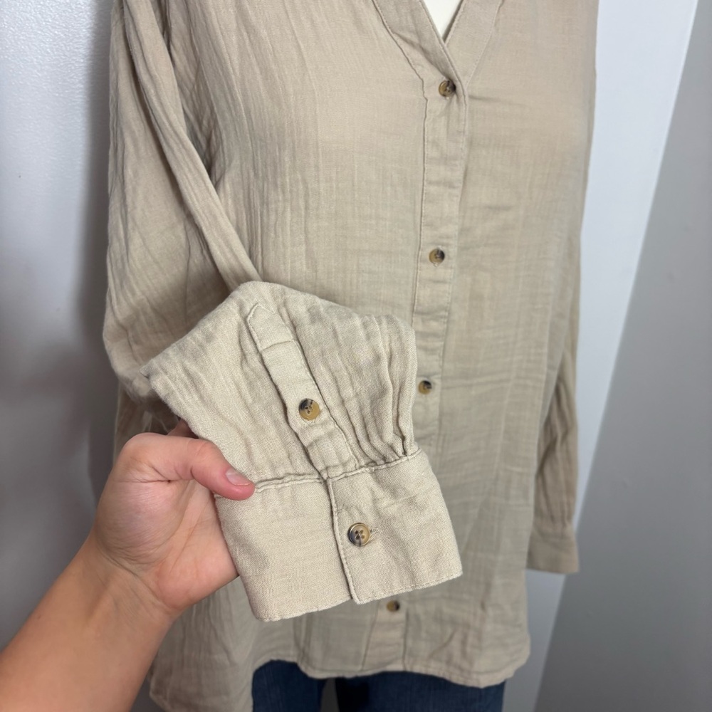 Old navy Women's Beige Button-Up Top - Picture 2 of 5